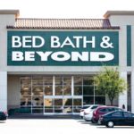 El ex CEO de Bed Bath & Beyond acusa a la compañía de incumplir los acuerdos de indemnización que se firmaron cuando dejó la dirección de la tienda minorista.