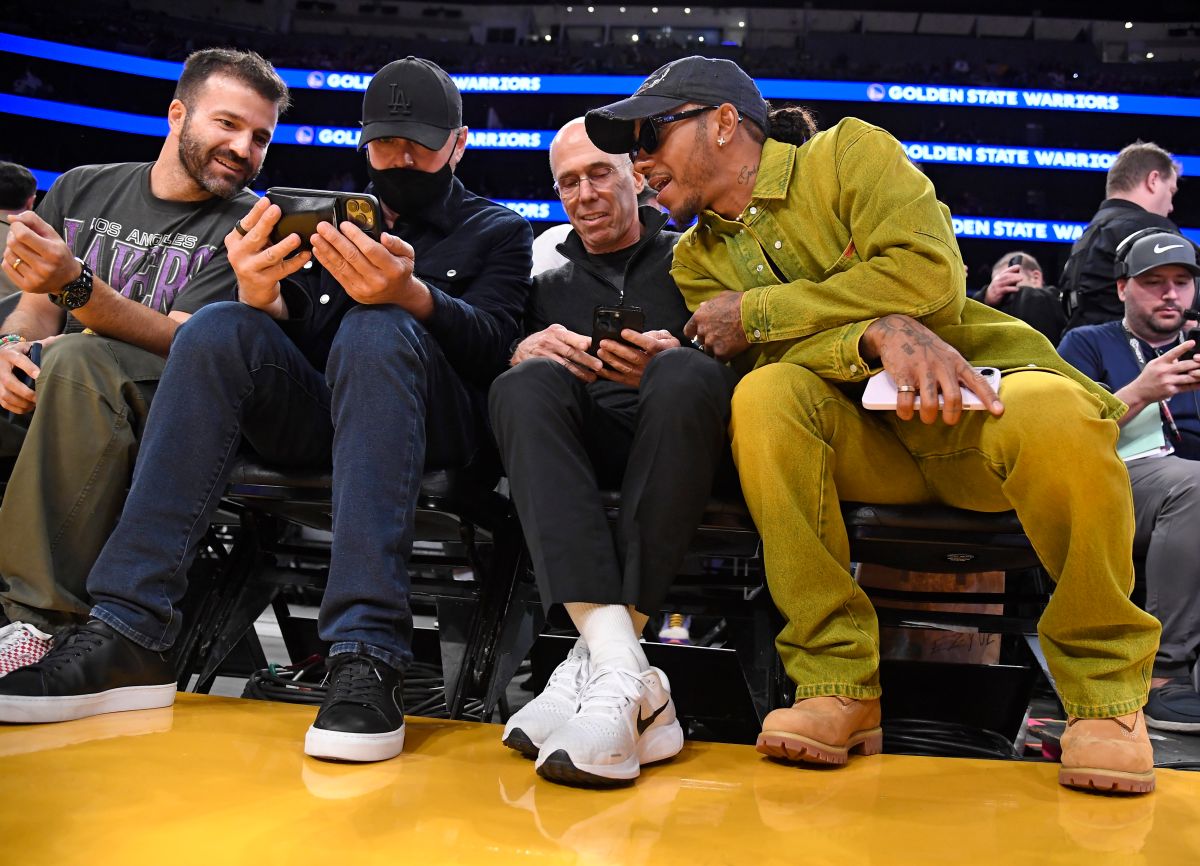 LOS ANGELES, CALIFORNIA - MAY 12: Lewis Hamilton (R) Jeffrey Katzenberg (2nd R) Leonardo Di Caprio (2nd L) and David Katzenberg attends the the Western Conference Semifinal Playoff game between the Los Angeles Lakers and Golden State Warriors at Crypto.com Arena on May 12, 2023 in Los Angeles, California. (Photo by Kevork Djansezian/Getty Images)