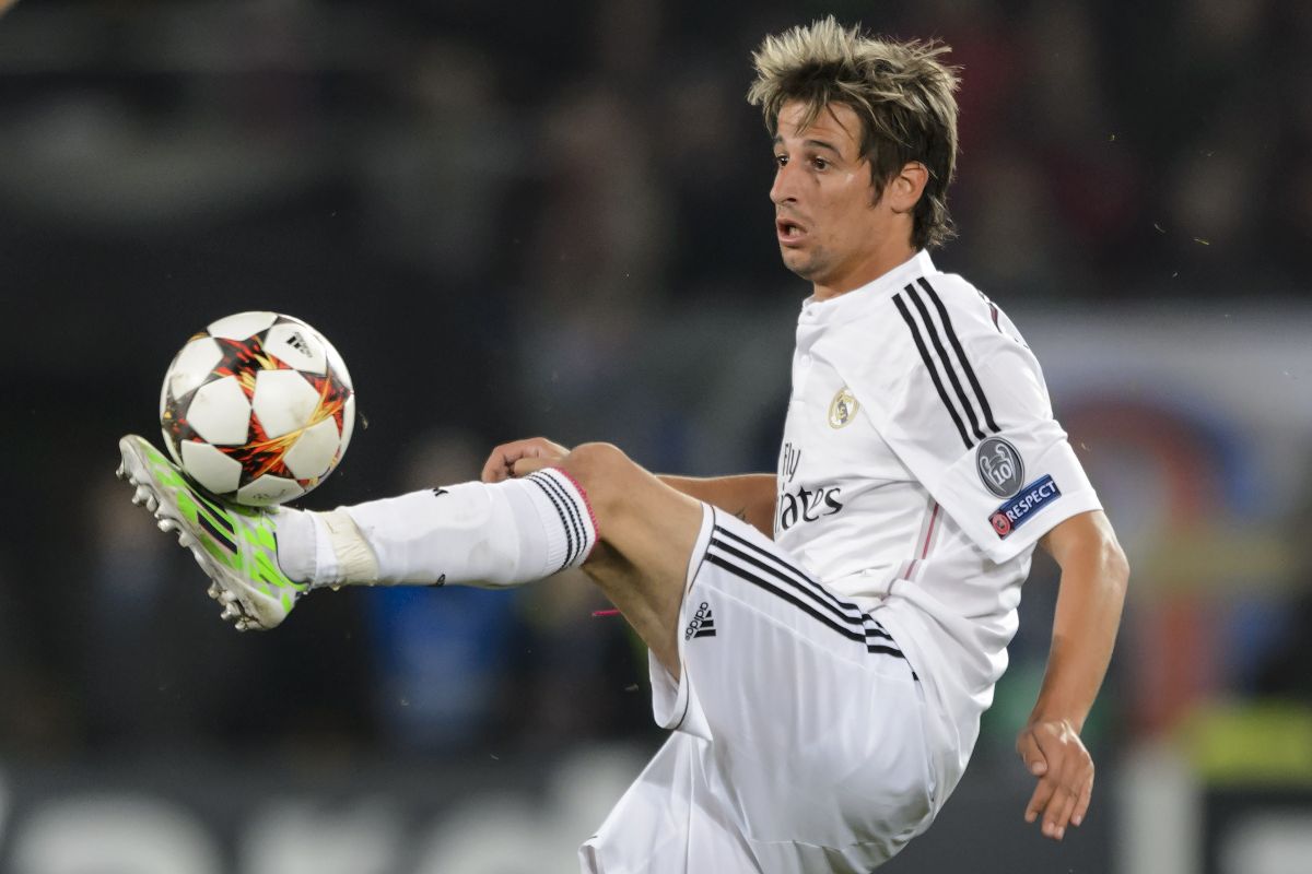 Fabio Coentrao uniformado con los colores del Real Madrid.