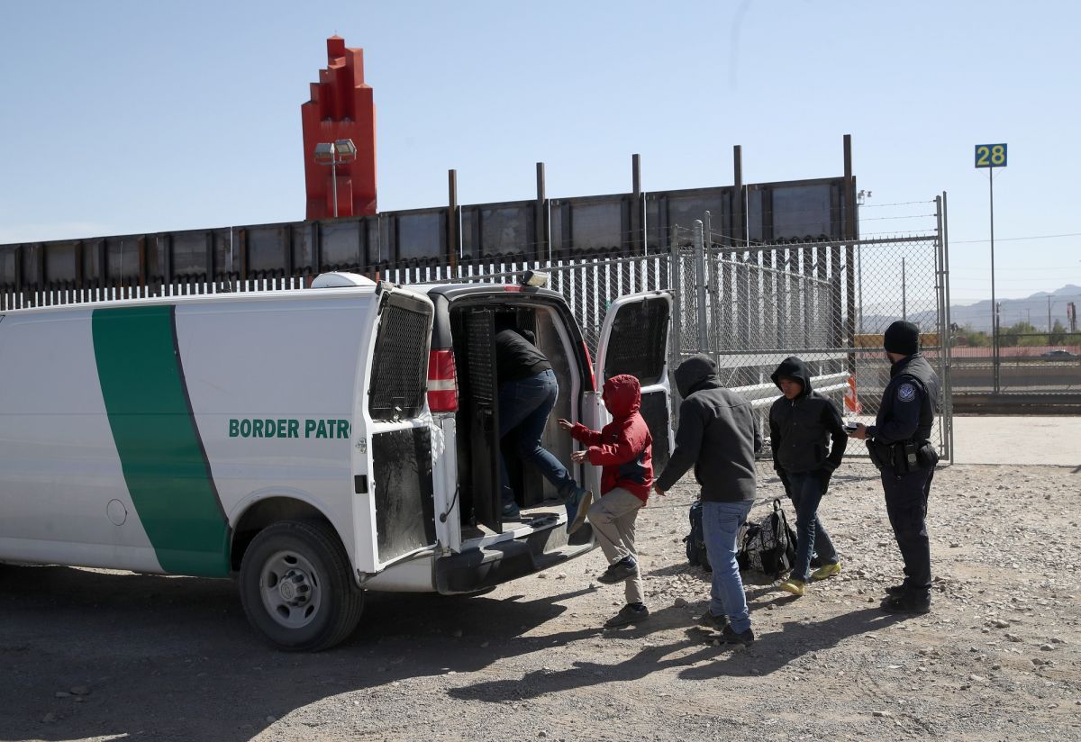 Varias agencias migratorias realizan operativo especial en El Paso, Texas.