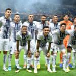 Plantilla de Rayados de Monterrey durante el partido de vuelta de las Semifinales del torneo Apertura 2022 de la Liga MX.