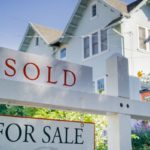 La brecha entre comprar una vivienda o alquilarla es cada vez más grande con el aumento de la tasa de interés para un préstamo a 30 años.